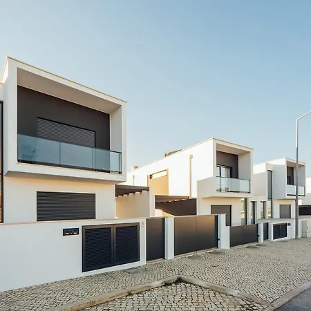فيلة Janelas De Salir Holiday Homes كالداس دا راينها